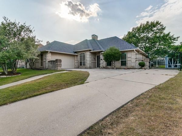10228 Fieldcrest Drive, Benbrook, TX 76126