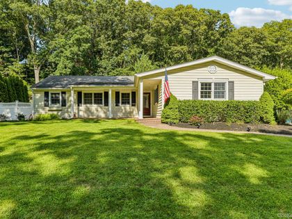 59 Derby Place Smithtown, NY 11787