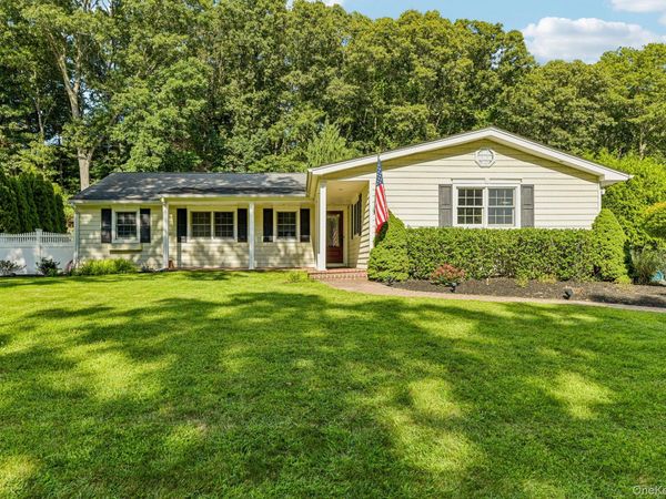 59 Derby Place , Smithtown, NY 11787