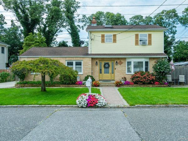 16 12th Street , Ronkonkoma, NY 11779