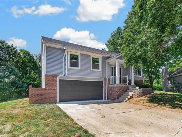 519 NW 42nd Street, Blue Springs, MO 64015
