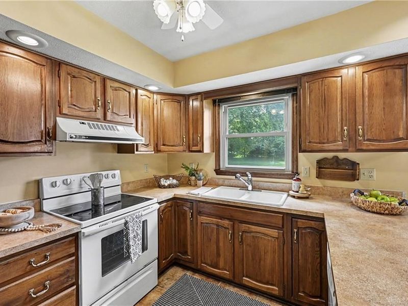 2390 Rockingham Drive, Troy, OH 45373 Photo 12