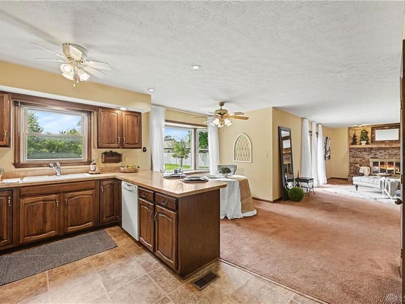 2390 Rockingham Drive, Troy, OH 45373 Photo 9