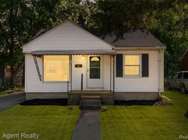 24460 Phlox Avenue , Eastpointe, Mi 48021