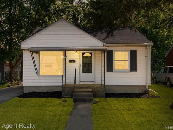 24460 Phlox Avenue , Eastpointe, Mi 48021