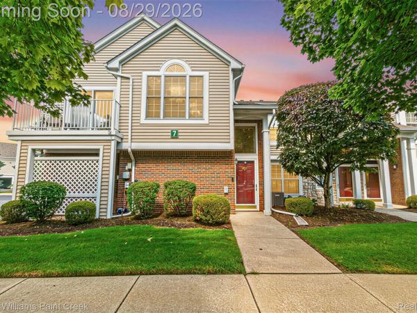 4341 Berkshire Drive, Unit 110, Sterling Heights, Mi 48314