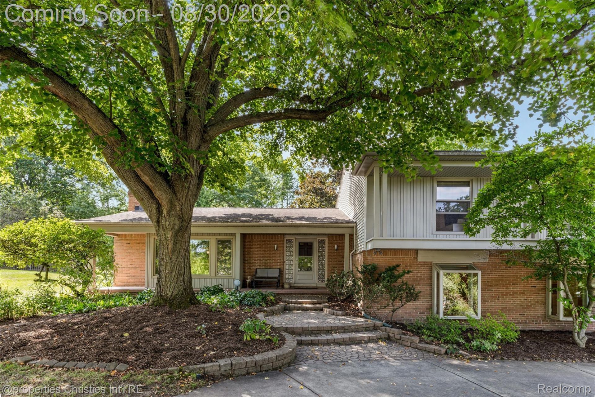 28107 New Bedford Drive, Farmington Hills, Mi 48334 Main Photo
