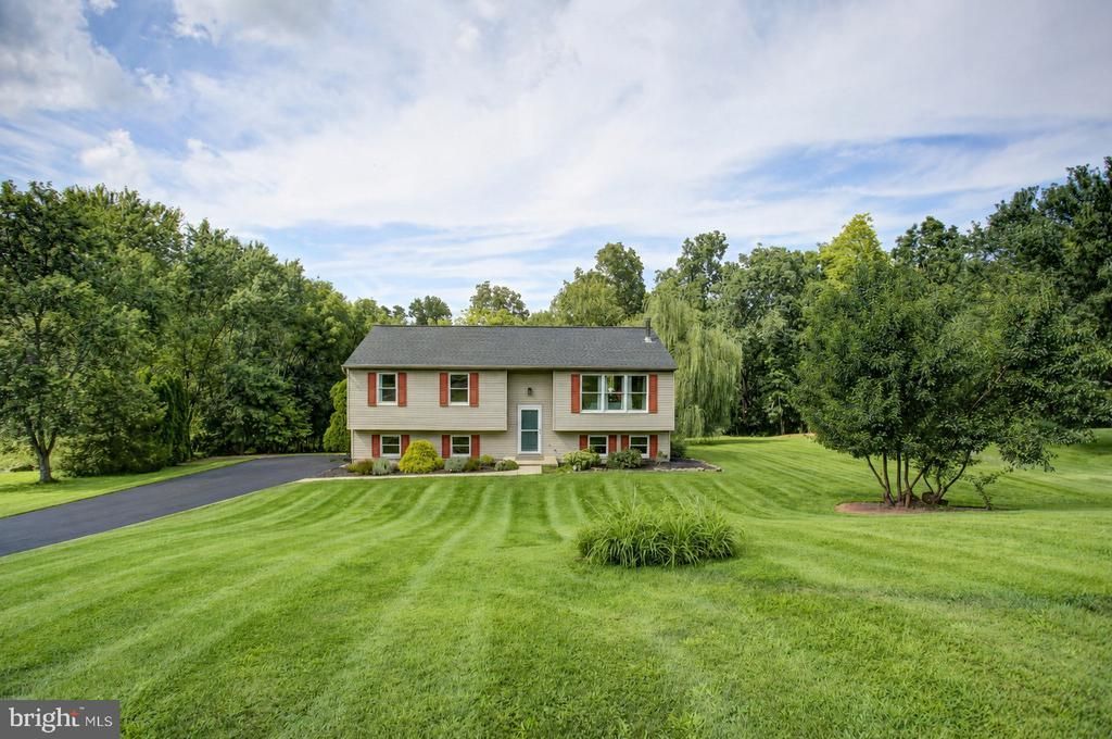 155 N GRIFFITHS LANE , MANCHESTER, PA 17345