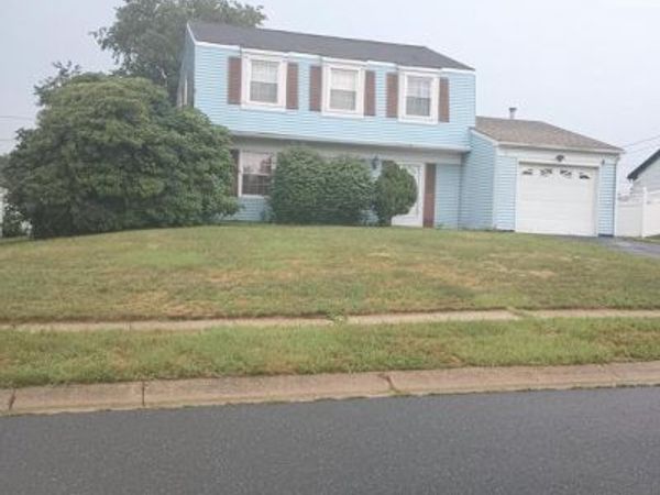 33 TRESCOTT LANE, WILLINGBORO, NJ 08046