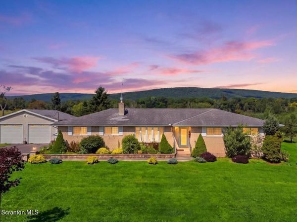 2843 Easton Turnpike , Waymart, PA 18472