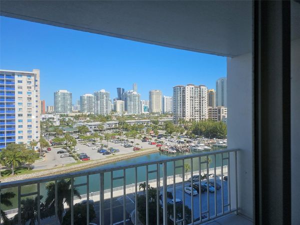 500 BAYVIEW Drive, Unit 817, Sunny Isles Beach, FL 33160