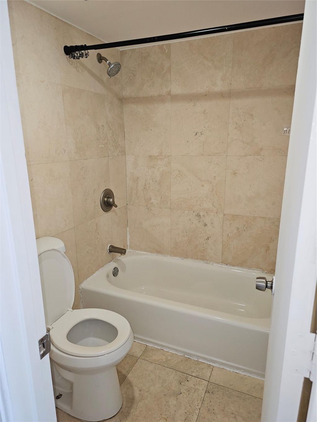 500 Bayview Drive, Unit 817, Sunny Isles Beach, FL 33160 Photo