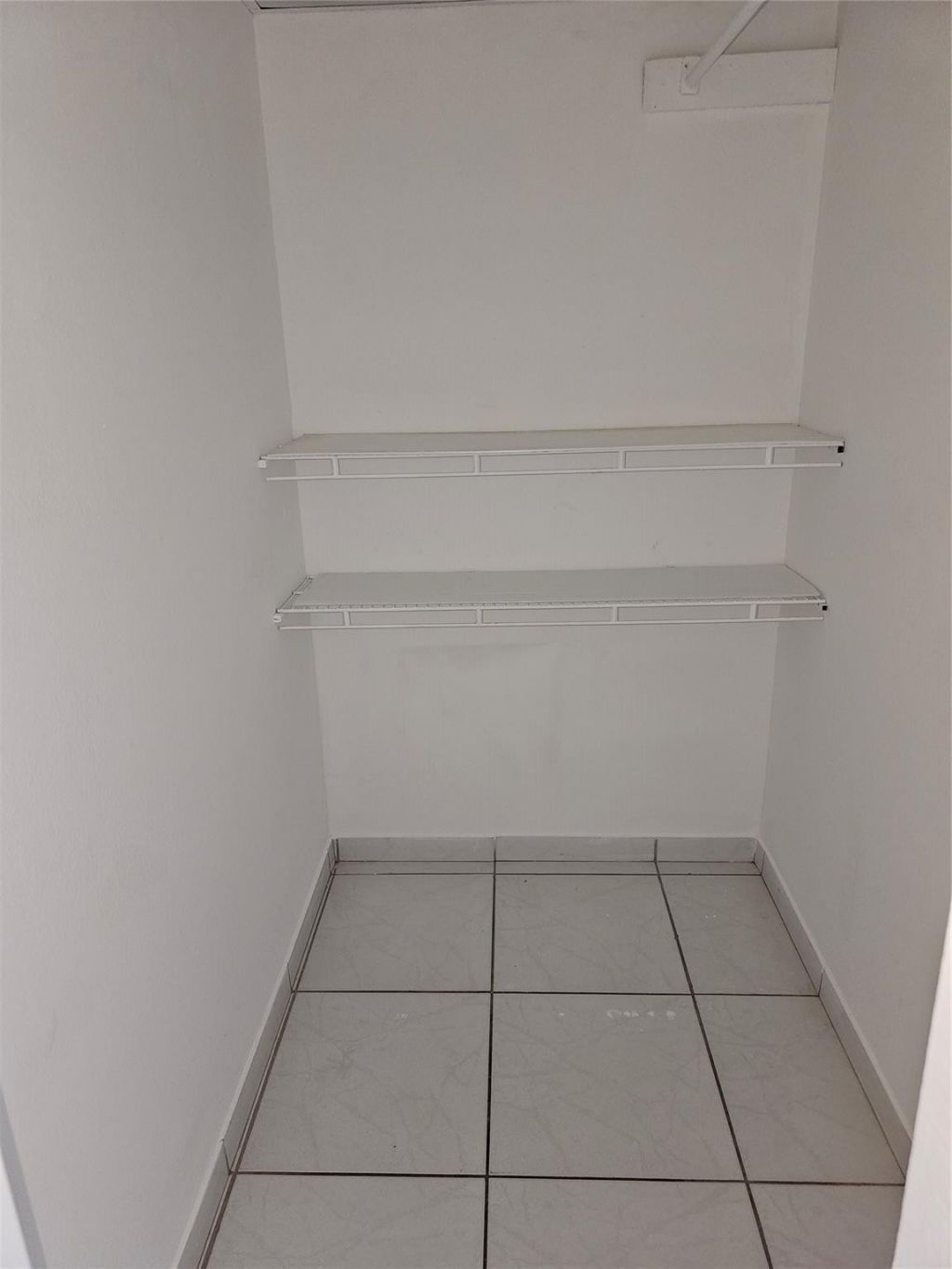 500 Bayview Drive, Unit 817, Sunny Isles Beach, FL 33160 Photo