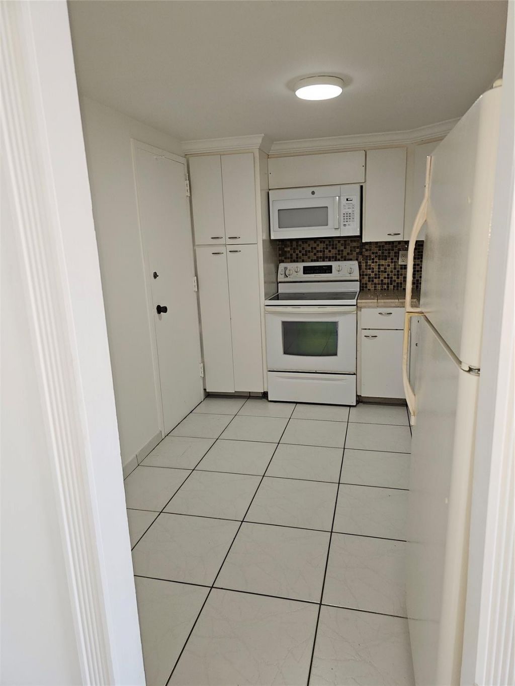 500 Bayview Drive, Unit 817, Sunny Isles Beach, FL 33160 Photo