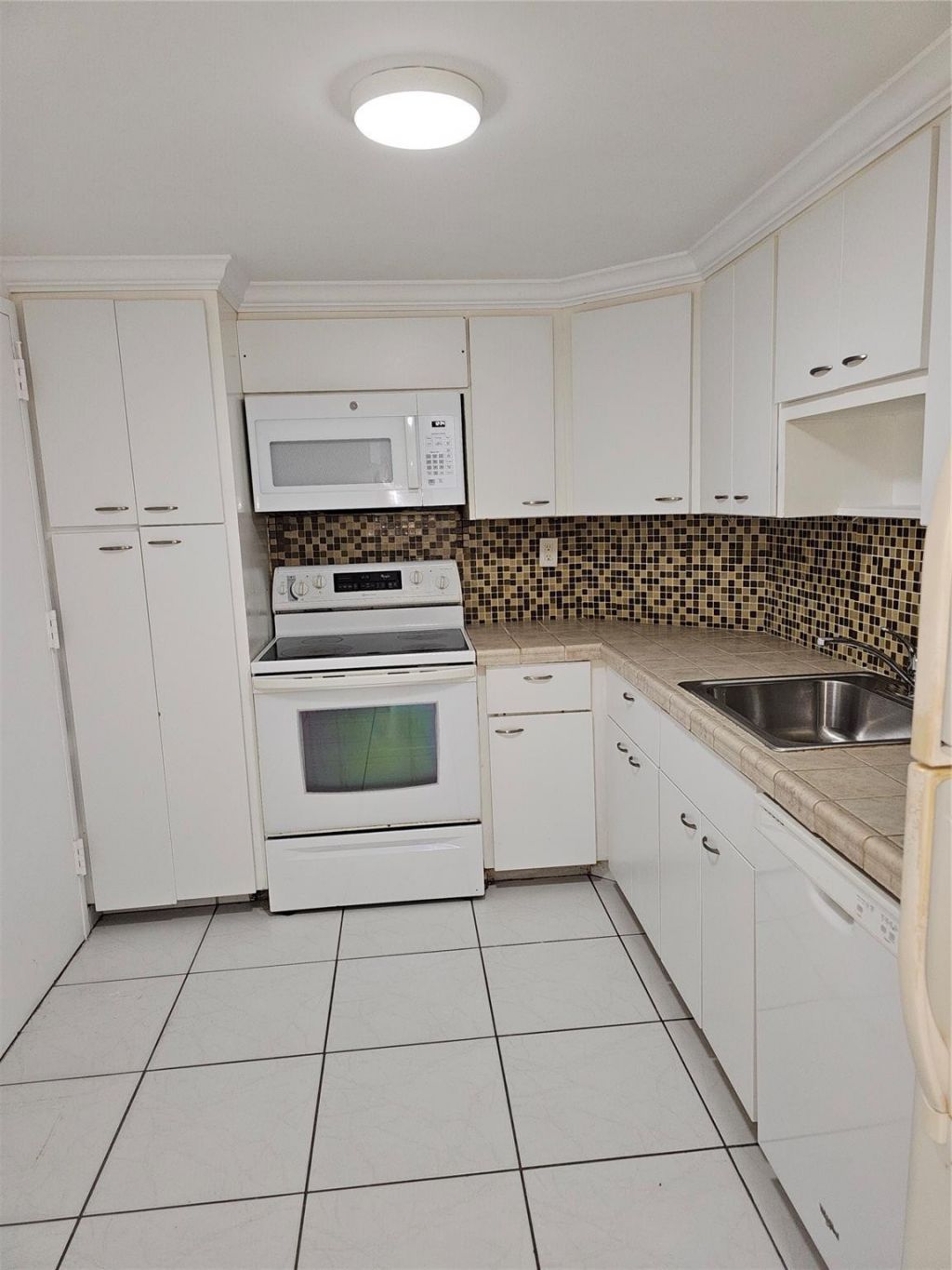 500 Bayview Drive, Unit 817, Sunny Isles Beach, FL 33160 Photo