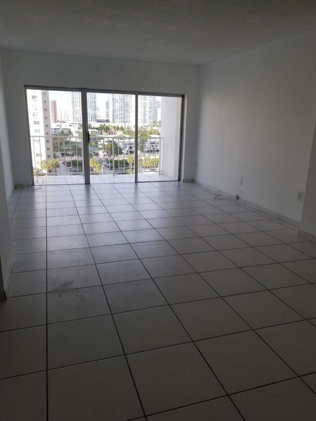 500 Bayview Drive, Unit 817, Sunny Isles Beach, FL 33160 Photo
