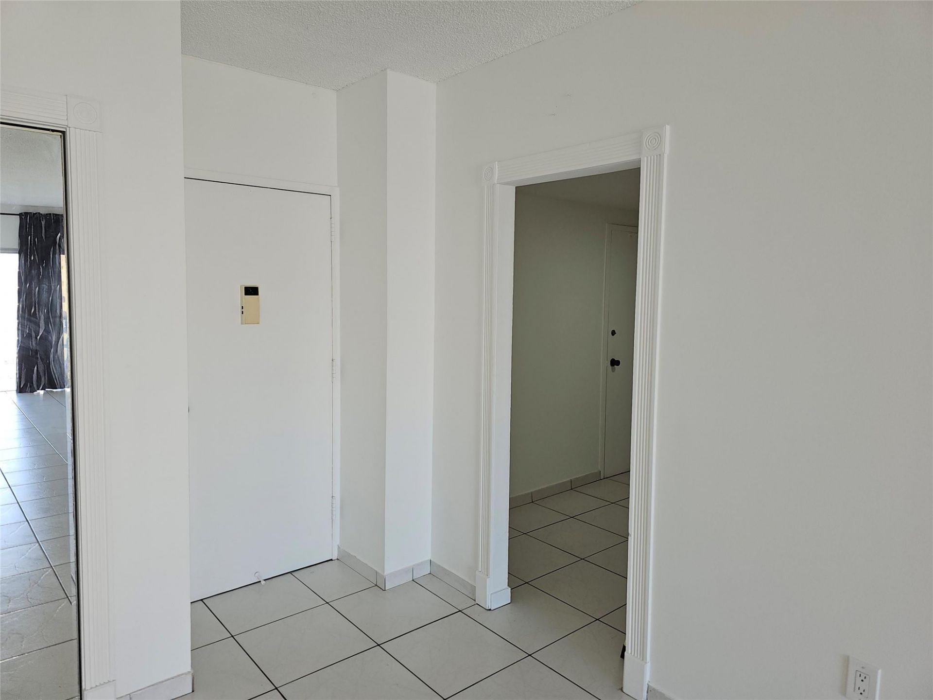500 Bayview Drive, Unit 817, Sunny Isles Beach, FL 33160 Photo