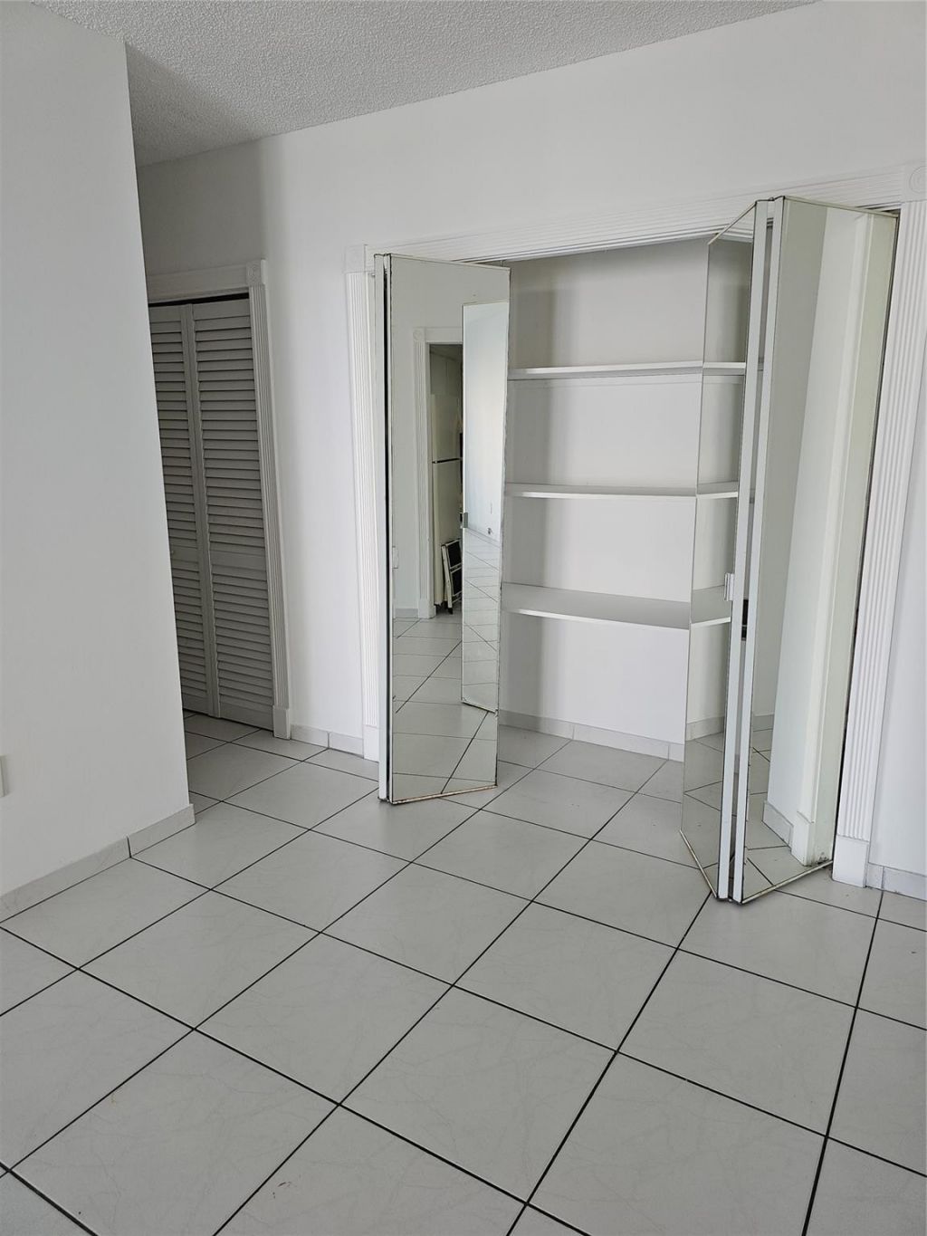 500 Bayview Drive, Unit 817, Sunny Isles Beach, FL 33160 Photo