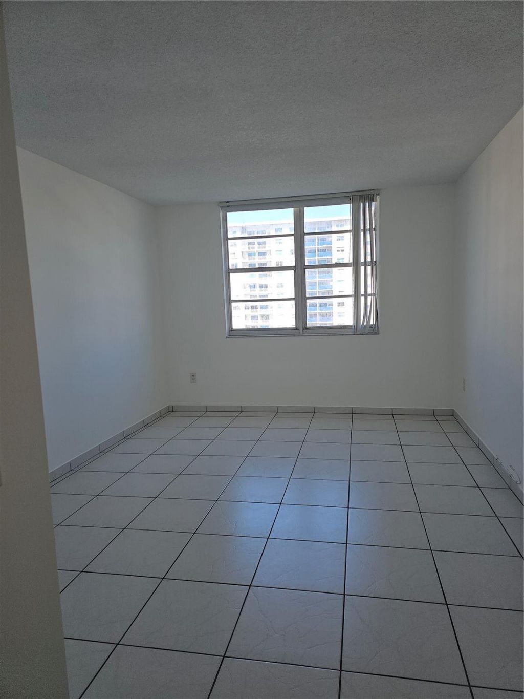500 Bayview Drive, Unit 817, Sunny Isles Beach, FL 33160 Photo