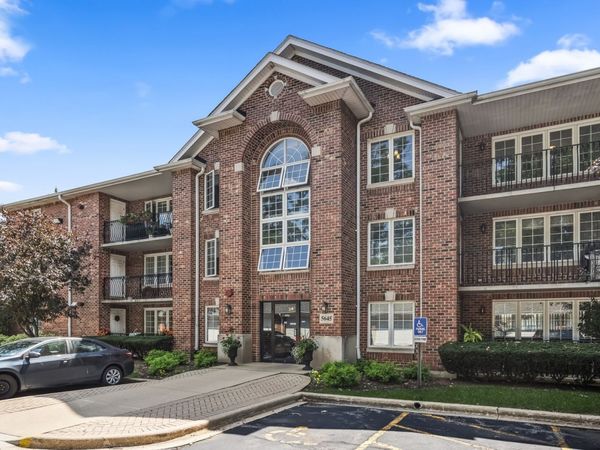 5645 S Cass Avenue , Unit 102, Westmont, IL 60559
