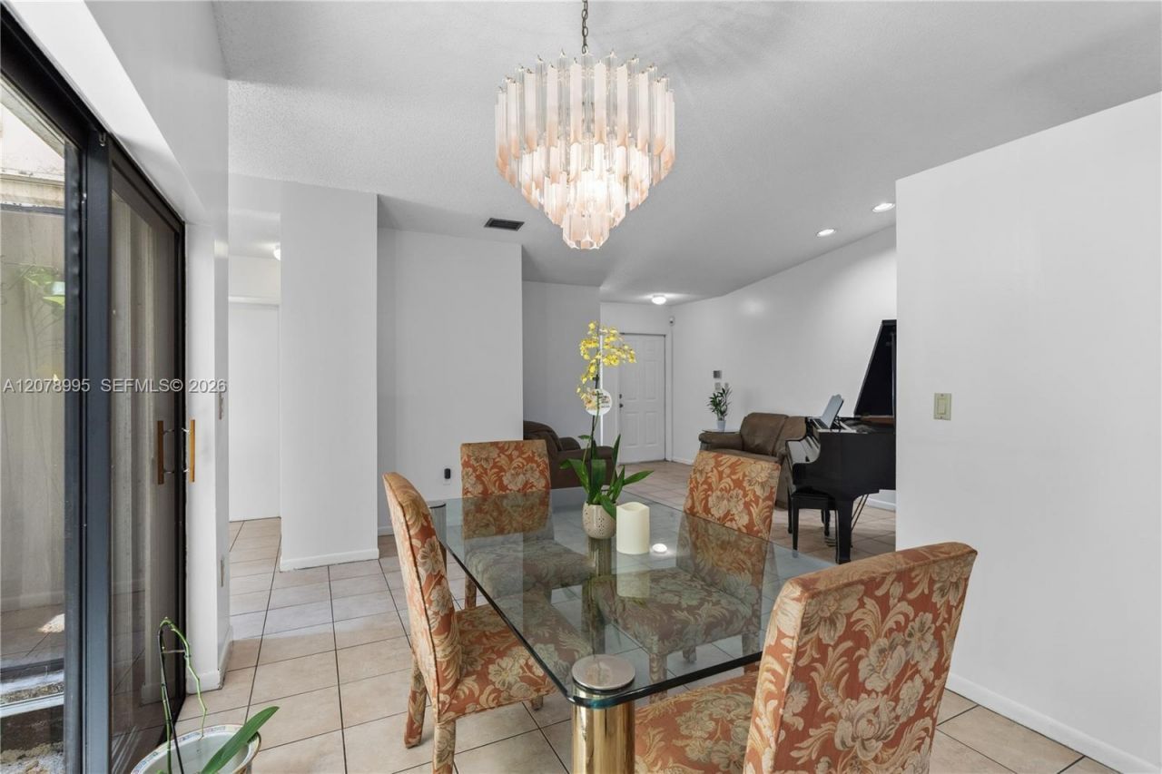 6633 NW 176th Ter , Hialeah, FL 33015 Photo