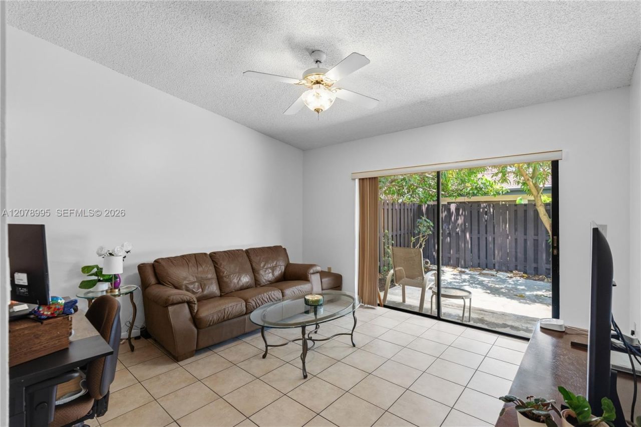 6633 NW 176th Ter , Hialeah, FL 33015 Photo