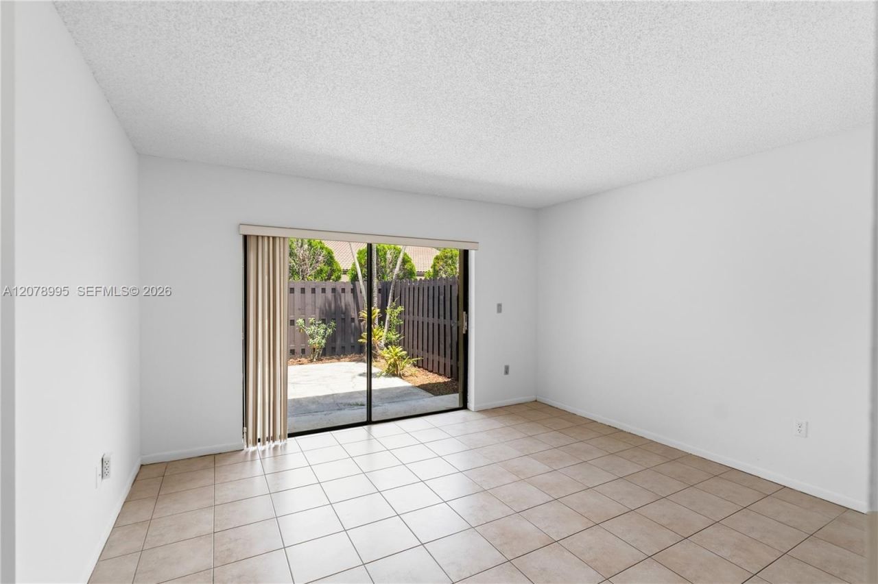 6633 NW 176th Ter , Hialeah, FL 33015 Photo