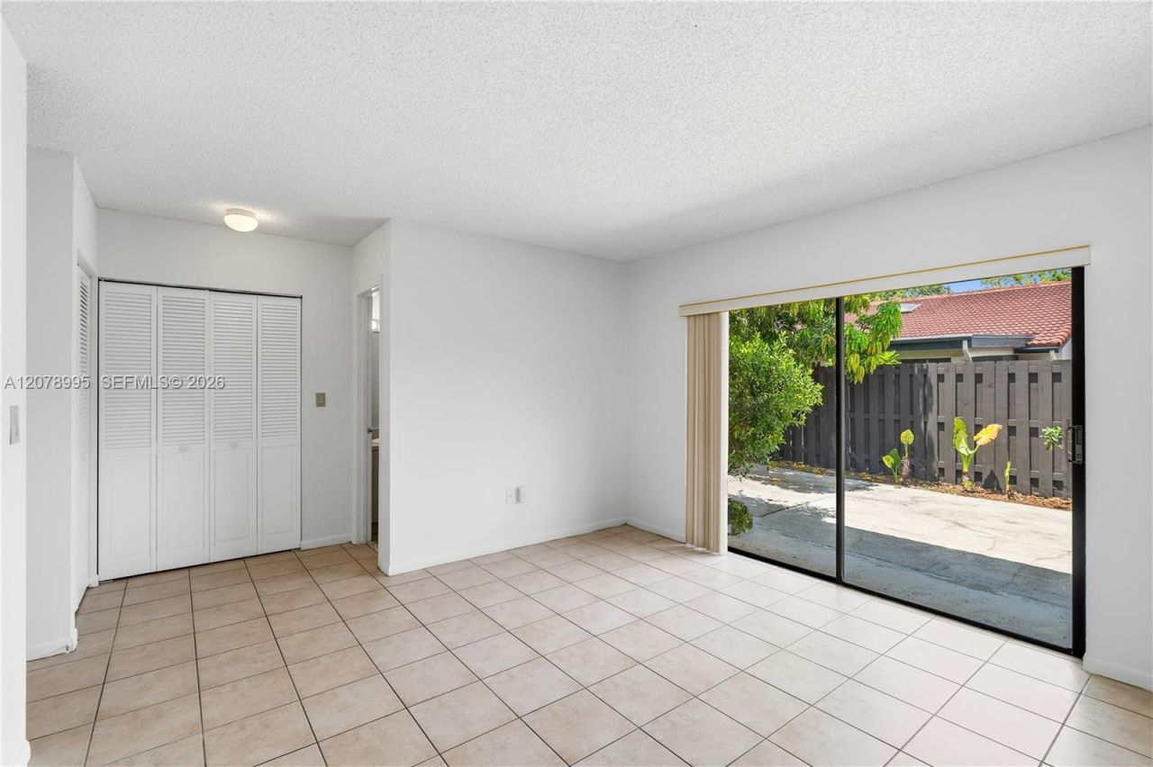 6633 NW 176th Ter , Hialeah, FL 33015 Photo