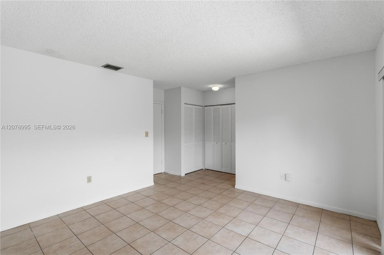 6633 NW 176th Ter , Hialeah, FL 33015 Photo