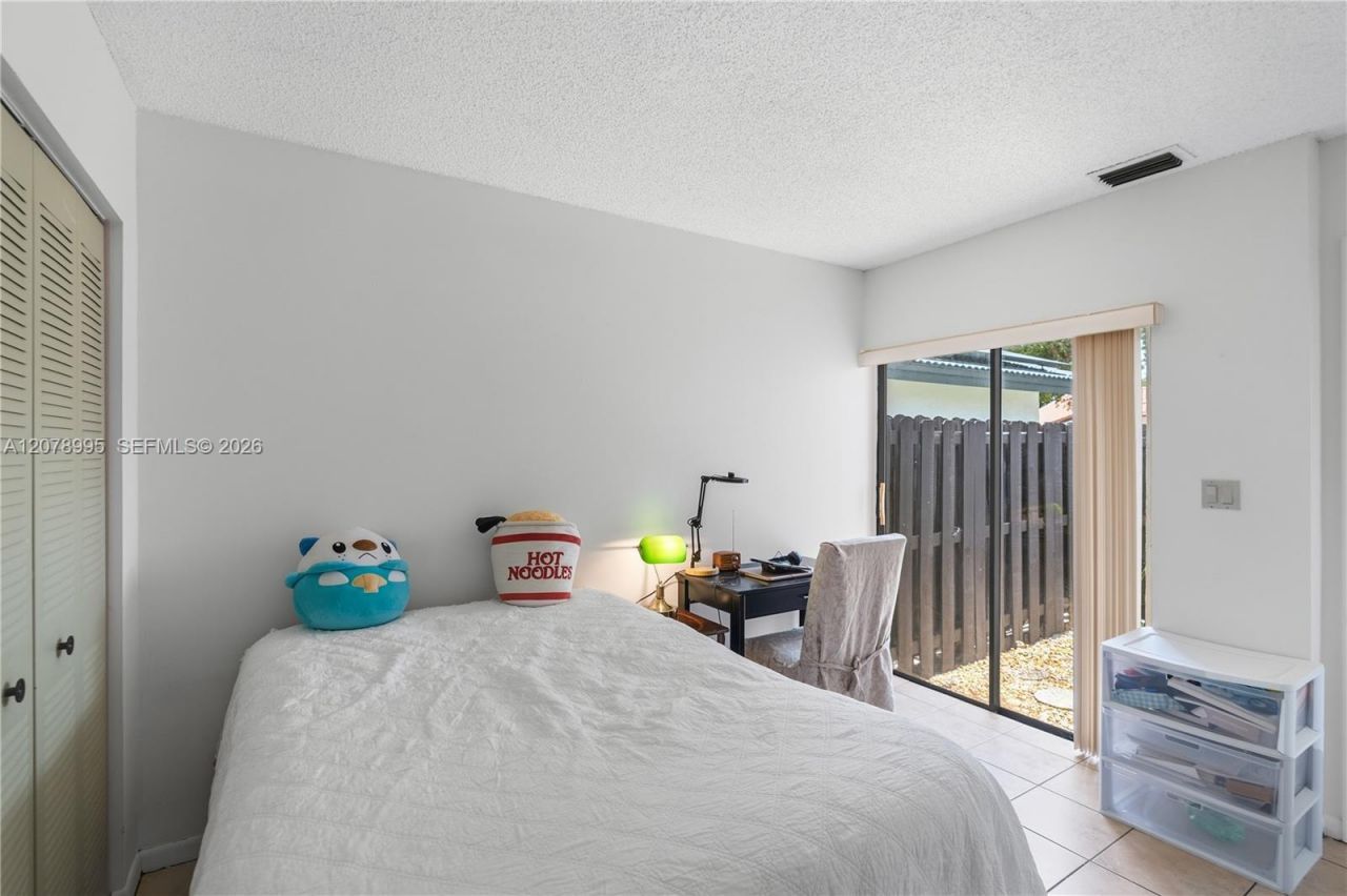 6633 NW 176th Ter , Hialeah, FL 33015 Photo