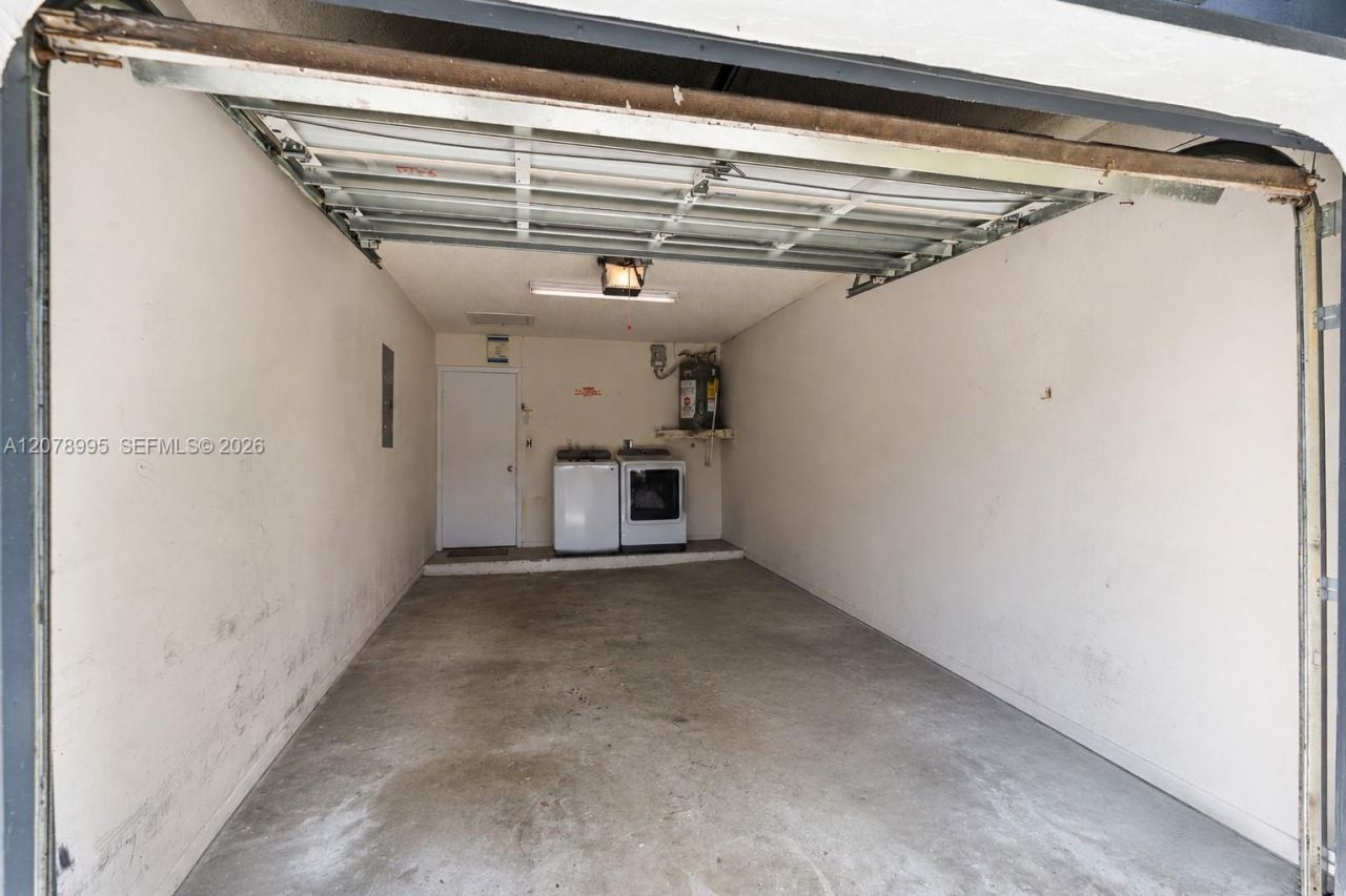 6633 NW 176th Ter , Hialeah, FL 33015 Photo