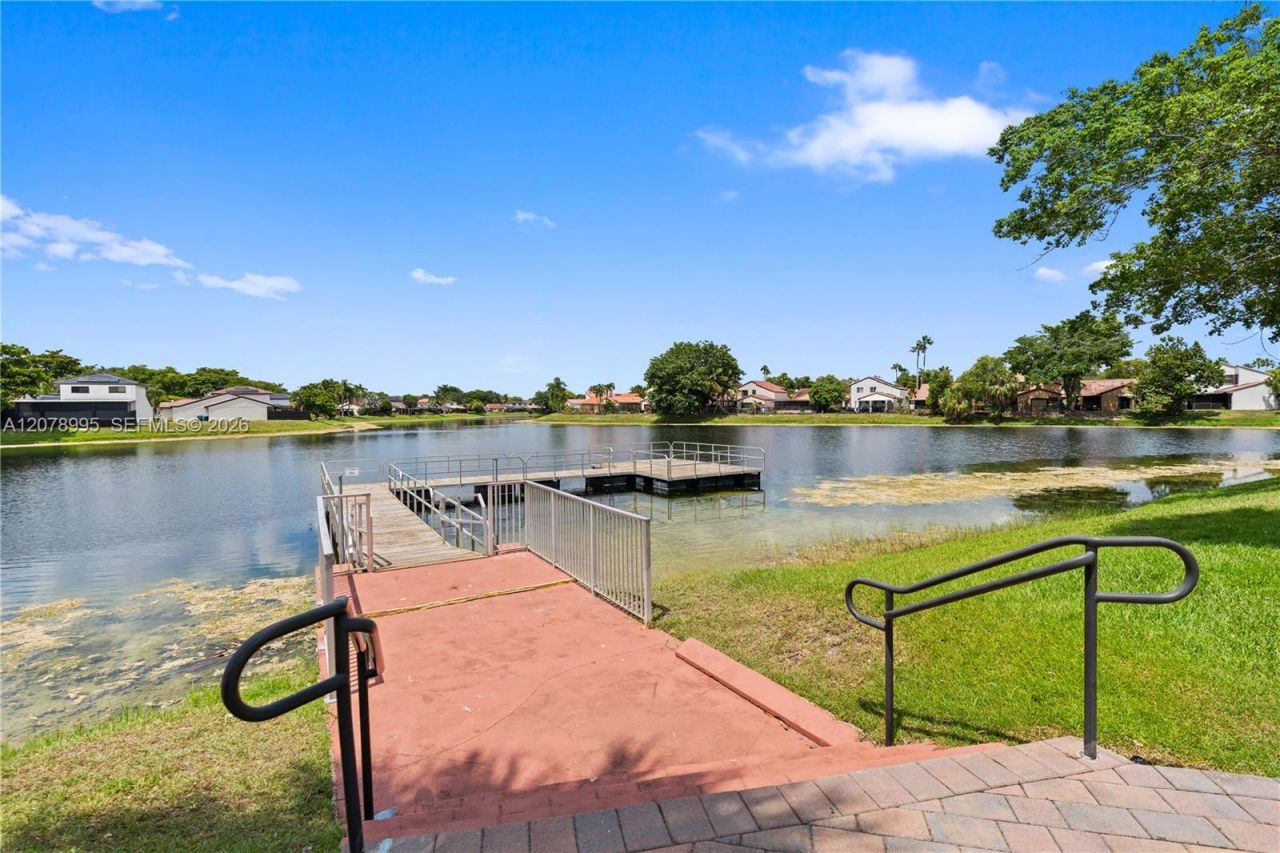 6633 NW 176th Ter , Hialeah, FL 33015 Photo