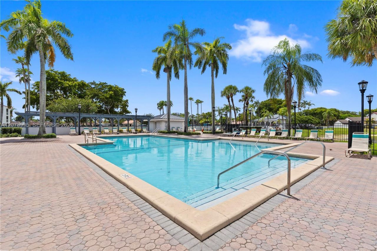 6633 NW 176th Ter , Hialeah, FL 33015 Photo