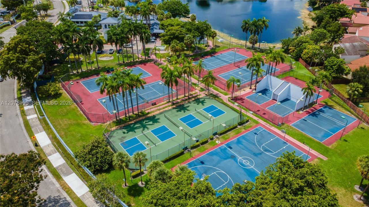 6633 NW 176th Ter , Hialeah, FL 33015 Photo