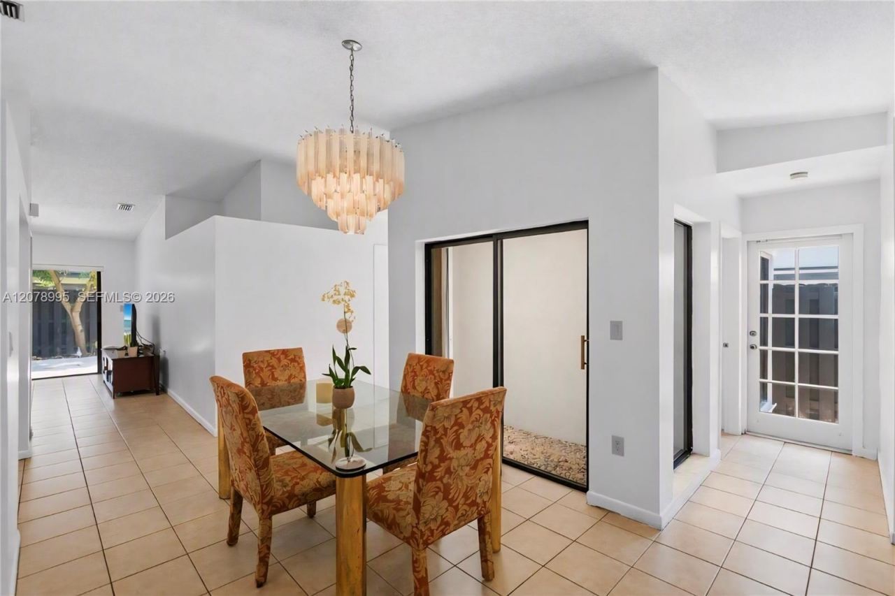 6633 NW 176th Ter , Hialeah, FL 33015 Photo