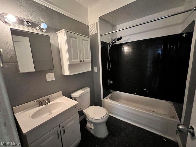 1910 Mayview Avenue, Cleveland, OH 44109 Photo 12