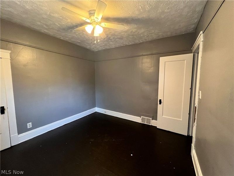 1910 Mayview Avenue, Cleveland, OH 44109 Photo 14