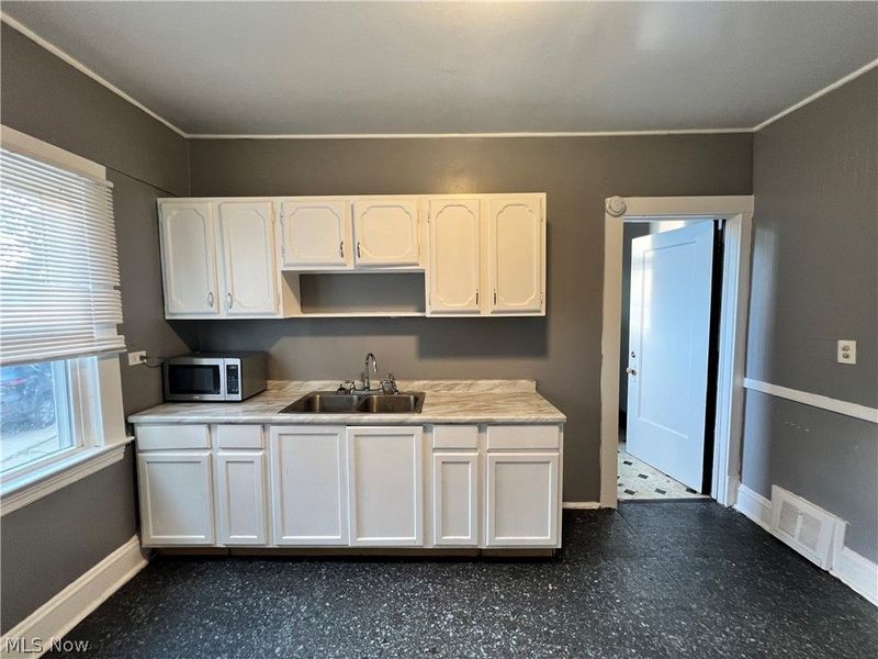 1910 Mayview Avenue, Cleveland, OH 44109 Photo 6