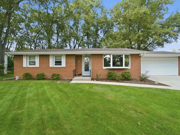 512 Mary Lane, Crown Point, IN 46307