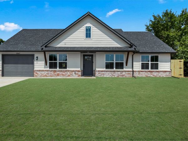 1047 E Young Street , Tulsa, OK 74106