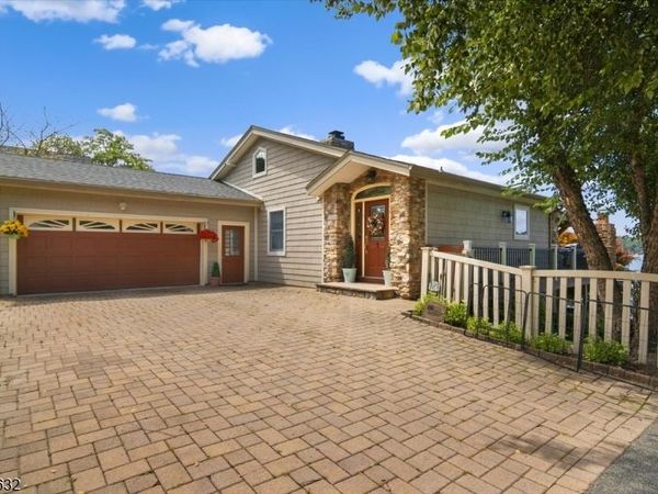 5 Lee Dr, Mount Arlington, NJ 07856