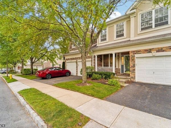 195 Levinberg Ln, Wayne, NJ 07470