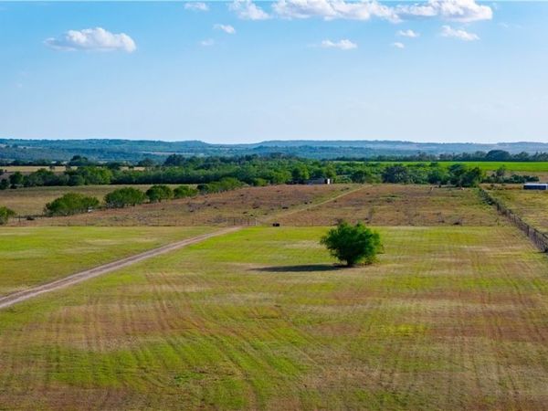 2850 Bylerpool Road, Kingsbury, TX 78638