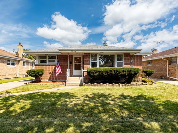 7046 W Cleveland Street , Niles, IL 60714