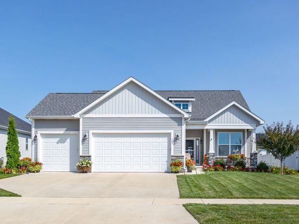 6838 Faiths Way , Bettendorf, IA 52722