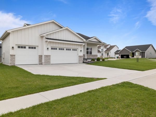 834 33rd Court SW, Altoona, IA 50009