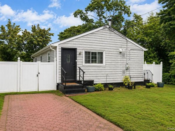 35 S 20th Street , Wyandanch, NY 11798