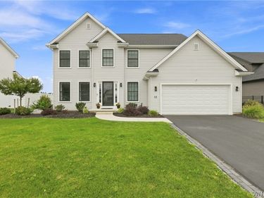 11 Hickory Lane, Lancaster, NY 14086