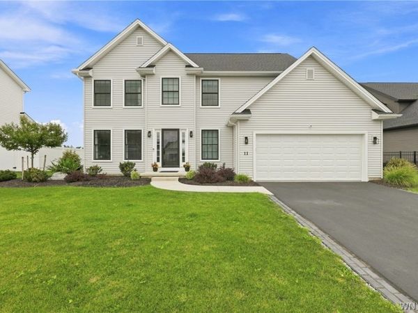 11 Hickory Lane, Lancaster, NY 14086