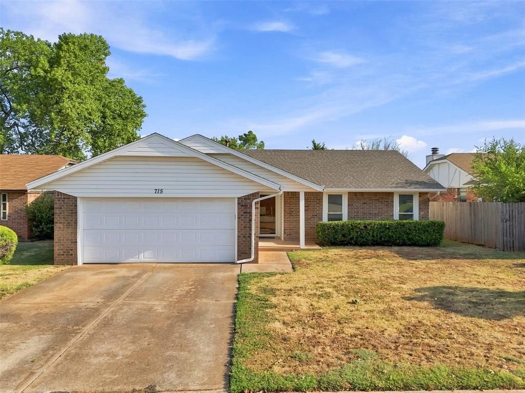 715 W Forest Drive, Mustang, OK 73064 Main Photo